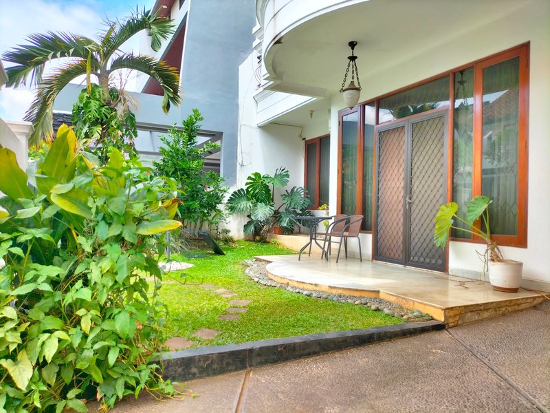 Rumah 2 Lantai Siap Huni dengan KT 5+1 dan KM 3+1 Hunian Nyaman dan Asri @Rempoa.