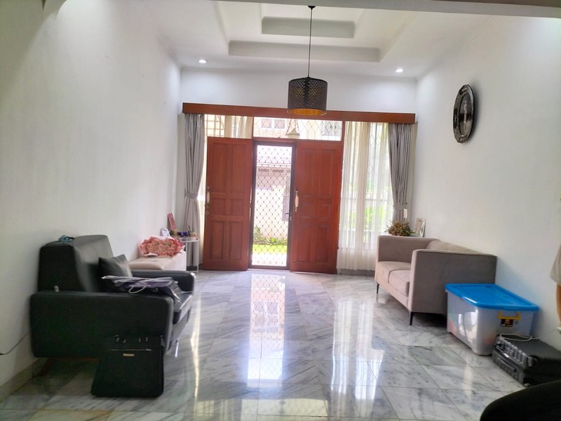 Rumah 2 Lantai Siap Huni dengan KT 5+1 dan KM 3+1 Hunian Nyaman dan Asri @Rempoa.