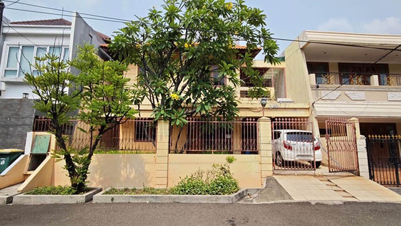 Rumah sudah ditinggikan 100cm dari jalan, cocok untuk dibangun sesuai keinginan pemilik baru di Janur Elok, Kelapa Gading