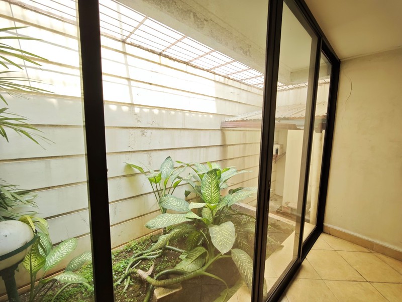 Rumah sudah ditinggikan 100cm dari jalan, cocok untuk dibangun sesuai keinginan pemilik baru di Janur Elok, Kelapa Gading