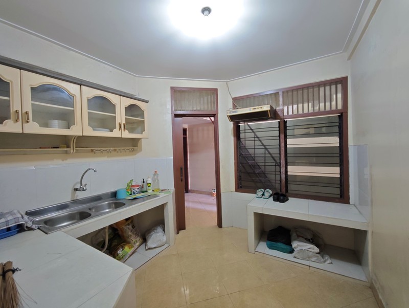 Rumah sudah ditinggikan 100cm dari jalan, cocok untuk dibangun sesuai keinginan pemilik baru di Janur Elok, Kelapa Gading