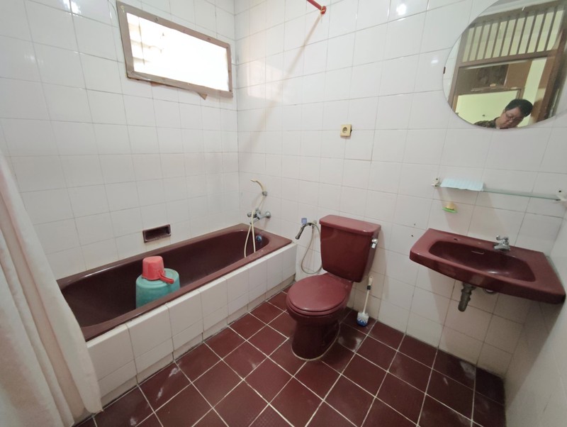 Rumah sudah ditinggikan 100cm dari jalan, cocok untuk dibangun sesuai keinginan pemilik baru di Janur Elok, Kelapa Gading