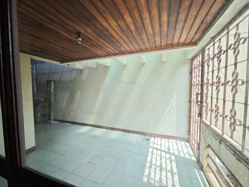 Rumah sudah ditinggikan 100cm dari jalan, cocok untuk dibangun sesuai keinginan pemilik baru di Janur Elok, Kelapa Gading