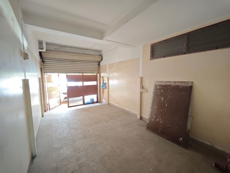 Rumah sudah ditinggikan 100cm dari jalan, cocok untuk dibangun sesuai keinginan pemilik baru di Janur Elok, Kelapa Gading