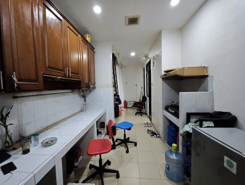 Rumah dengan fungsi kantor, ruang tunggu, ruang direksi, ruang meeting di Janur Elok Kelapa Gading