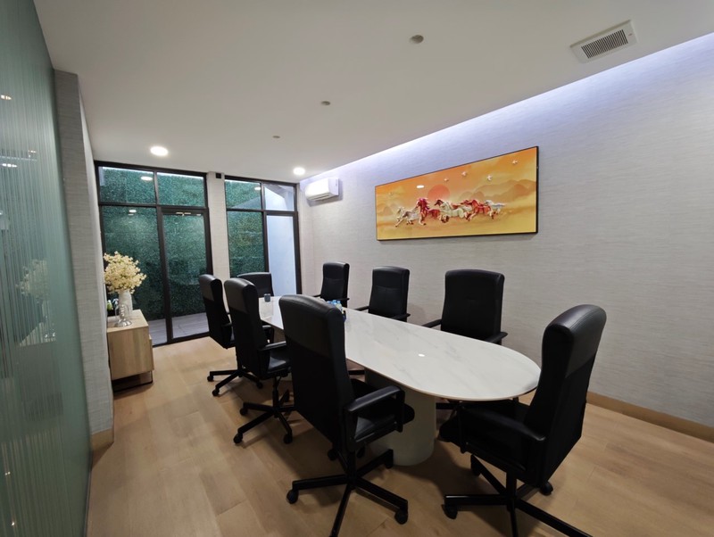 Rumah dengan fungsi kantor, ruang tunggu, ruang direksi, ruang meeting di Janur Elok Kelapa Gading