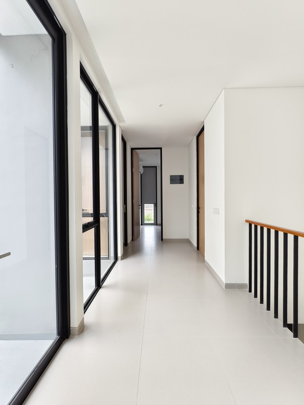 Rumah Modern Strategis Surabaya Timur - Dekat Tol Waru, Kampus, dan Bandara Juanda