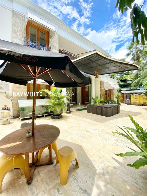 Rumah Mewah Modern Siap Huni Area Menteng Kertosono