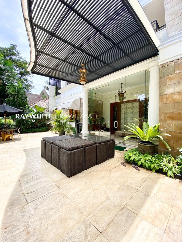 Rumah Mewah Modern Siap Huni Area Menteng Kertosono