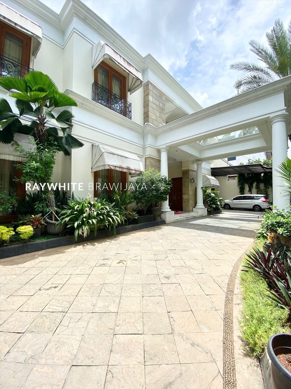 Rumah Mewah Modern Siap Huni Area Menteng Kertosono