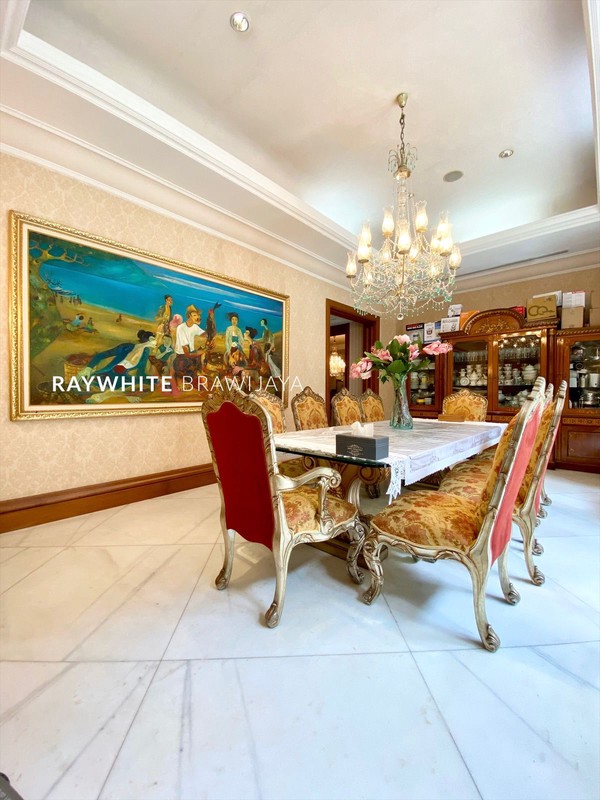 Rumah Mewah Modern Siap Huni Area Menteng Kertosono