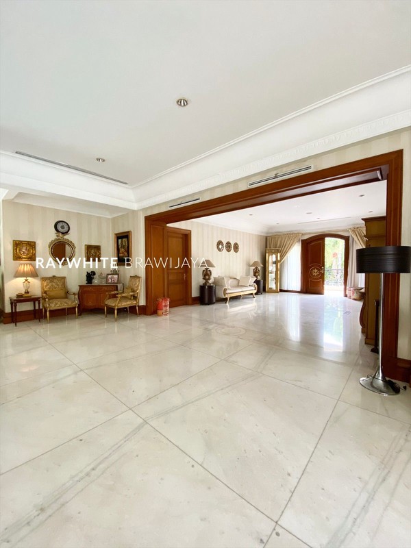 Rumah Mewah Modern Siap Huni Area Menteng Kertosono