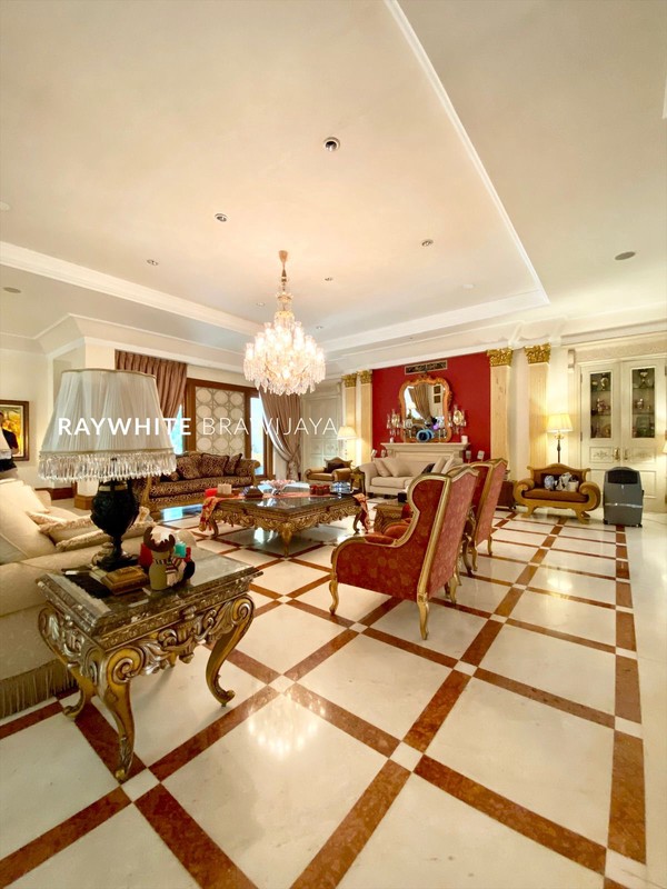 Rumah Mewah Modern Siap Huni Area Menteng Kertosono