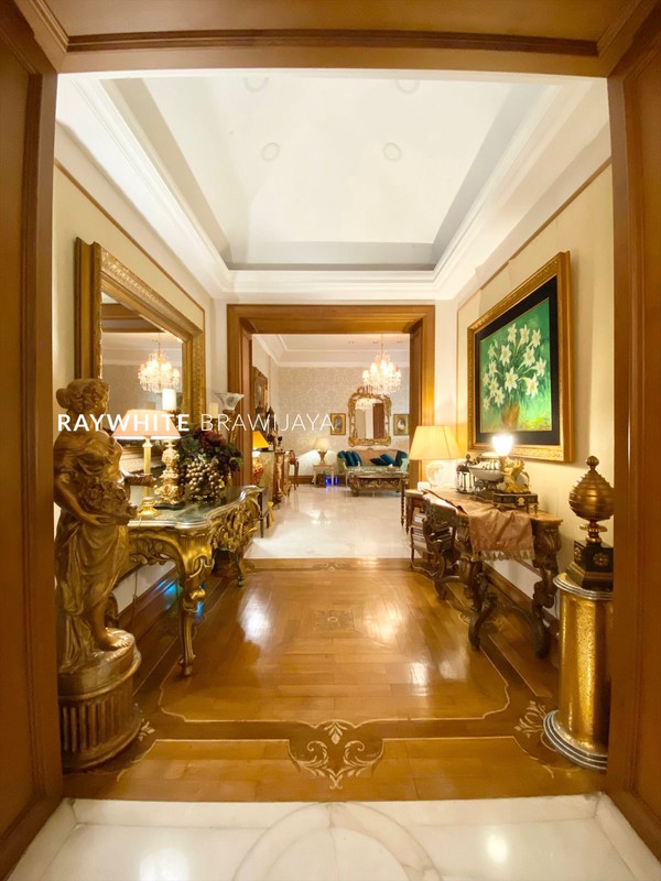 Rumah Mewah Modern Siap Huni Area Menteng Kertosono