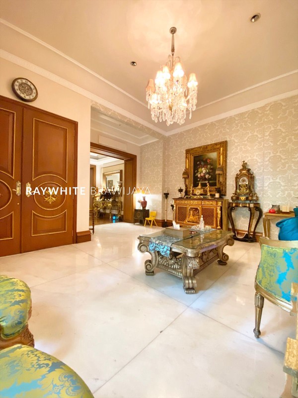 Rumah Mewah Modern Siap Huni Area Menteng Kertosono