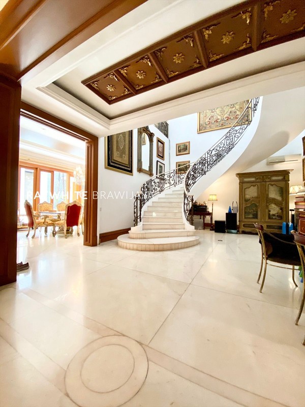 Rumah Mewah Modern Siap Huni Area Menteng Kertosono