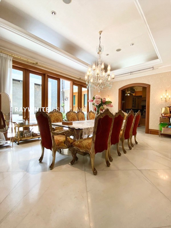 Rumah Mewah Modern Siap Huni Area Menteng Kertosono