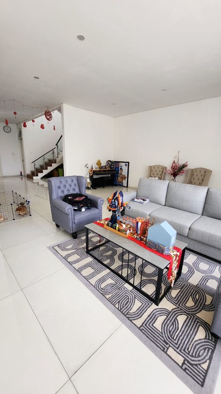 DIJUAL RUMAH FULL FURNISH MEWAH DI PAKUWON INDAH SURABAYA BARAT