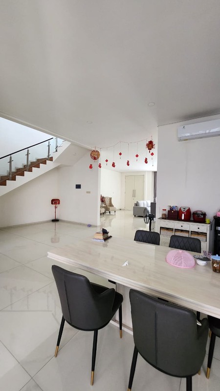 DIJUAL RUMAH FULL FURNISH MEWAH DI PAKUWON INDAH SURABAYA BARAT