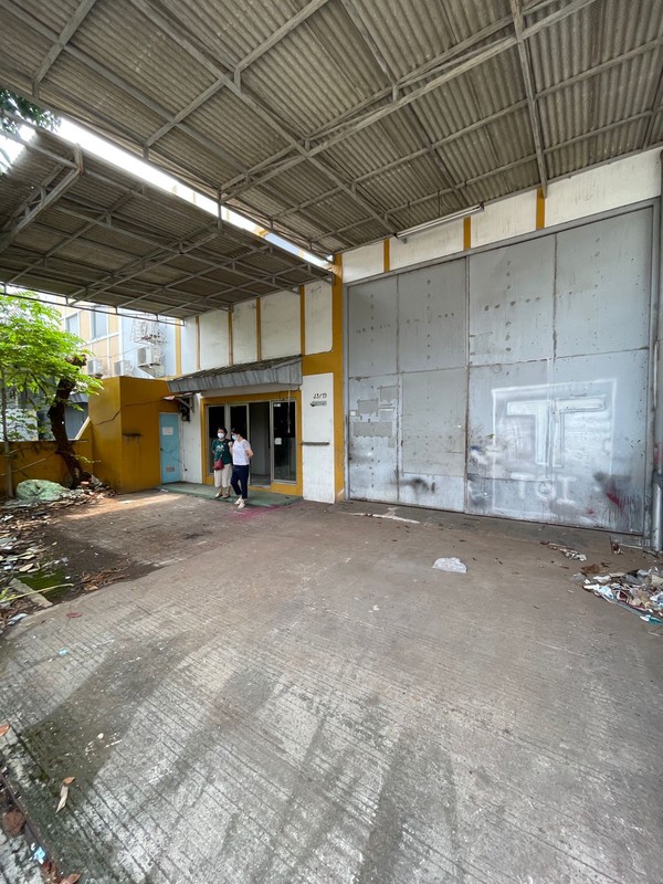 Jarang jual gudang taman tekno bsd city dekat toll in dan out bisa masuk kontainer siap huni