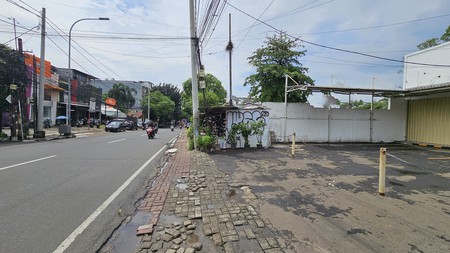 Ruang Usaha Lokasi Strategis Pinggir Jalan Raya di Pancoran.