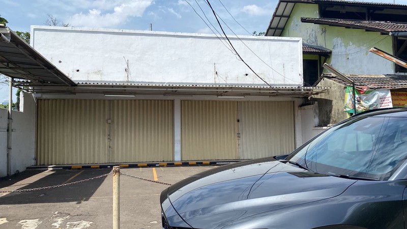 Ruang Usaha Lokasi Strategis Pinggir Jalan Raya di Pancoran.