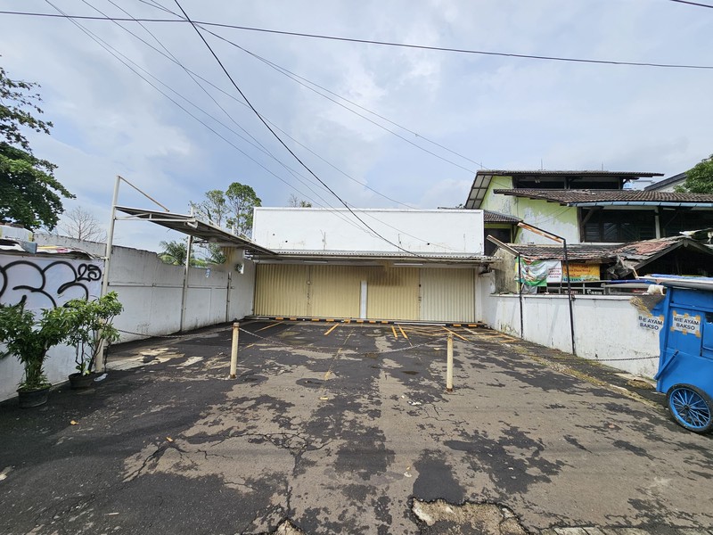 Ruang Usaha Lokasi Strategis Pinggir Jalan Raya di Pancoran.