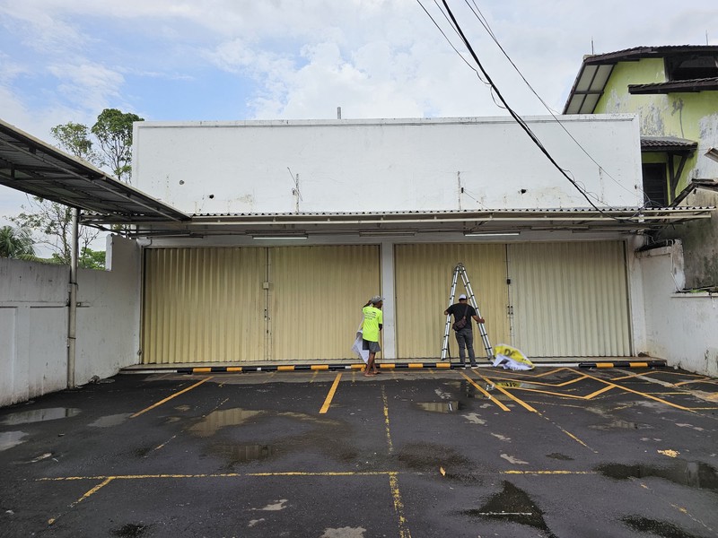 Ruang Usaha Lokasi Strategis Pinggir Jalan Raya di Pancoran.