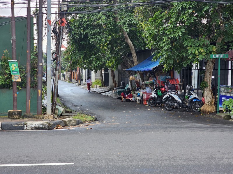 Ruang Usaha Lokasi Strategis Pinggir Jalan Raya di Pancoran.