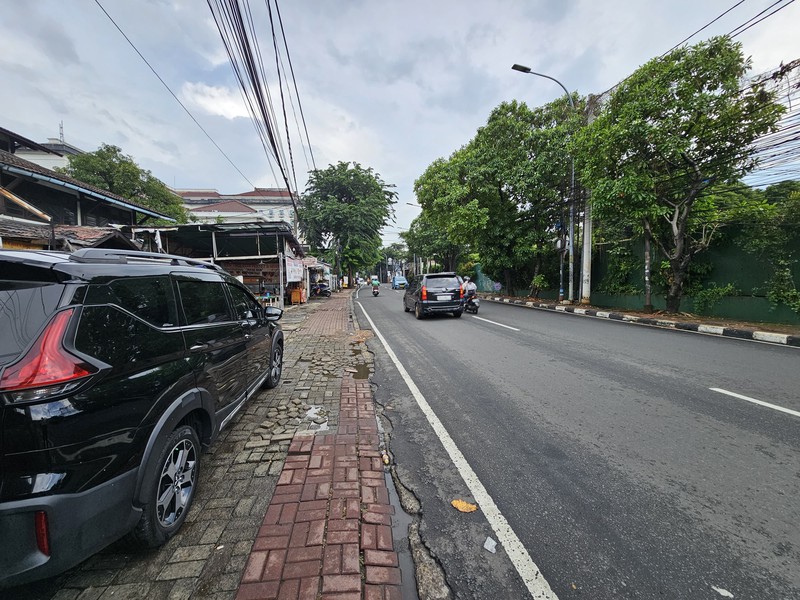 Ruang Usaha Lokasi Strategis Pinggir Jalan Raya di Pancoran.