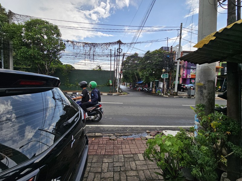 Ruang Usaha Lokasi Strategis Pinggir Jalan Raya di Pancoran.