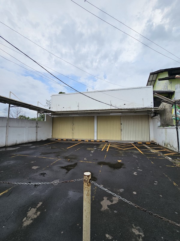 Ruang Usaha Lokasi Strategis Pinggir Jalan Raya di Pancoran.