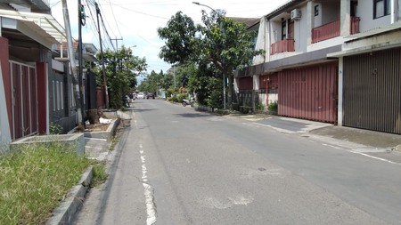 Rumah 2 lantai di komplek Margahayu Raya