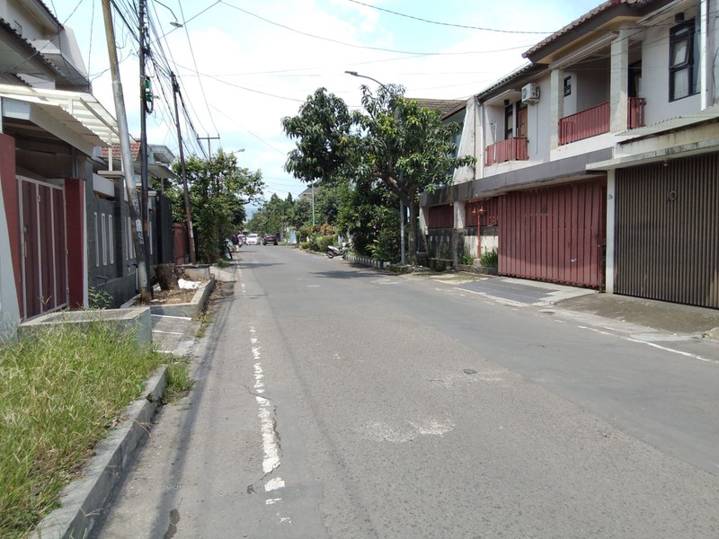 Rumah 2 lantai di komplek Margahayu Raya