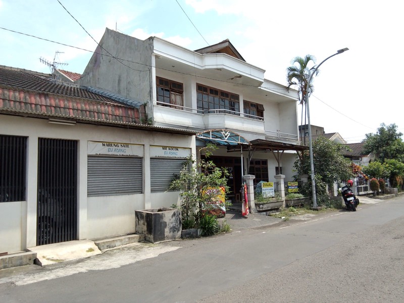 Rumah 2 lantai di komplek Margahayu Raya