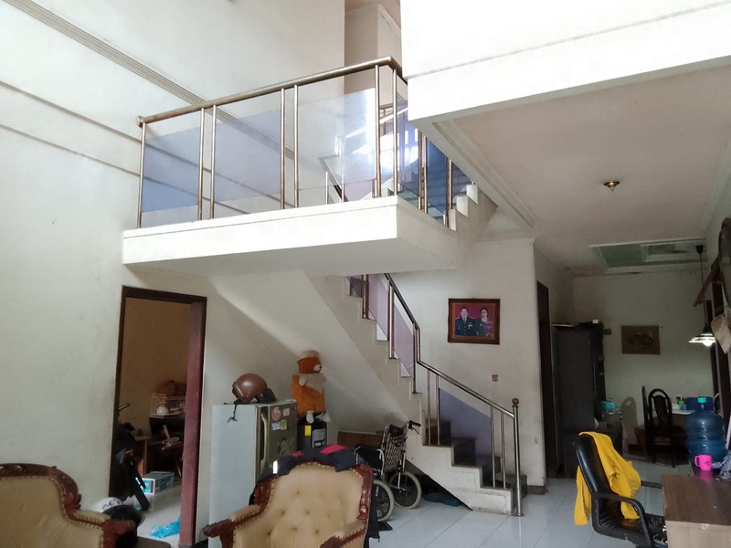 Rumah 2 lantai di komplek Margahayu Raya