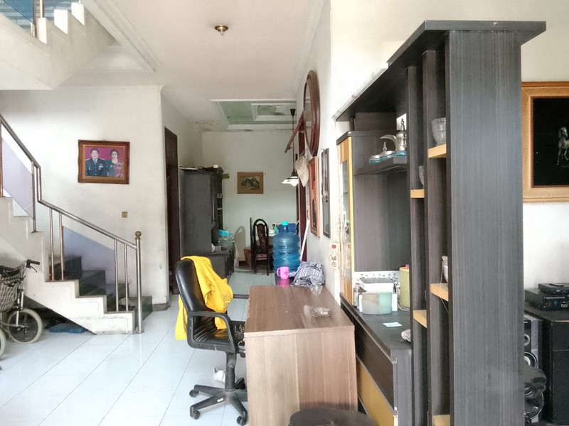 Rumah 2 lantai di komplek Margahayu Raya