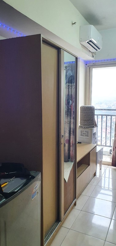 Hanya 200jt saja nego tipis apartemen fullfurnished full elektronik tinggal bawa koper apartemen type studio green lake ciputat tower E jalan dewi sartika tangerang selatan banten