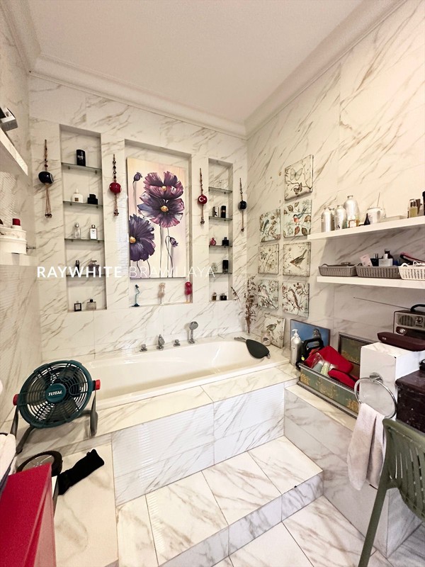 Rumah Mewah Lokasi Strategis Area  Pisangan Raya Cirendeu