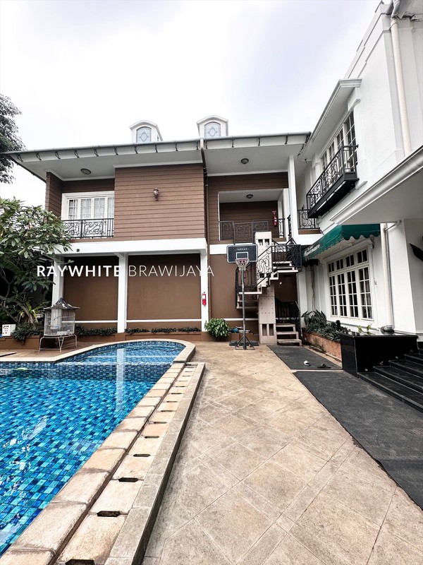 Rumah Mewah Lokasi Strategis Area  Pisangan Raya Cirendeu