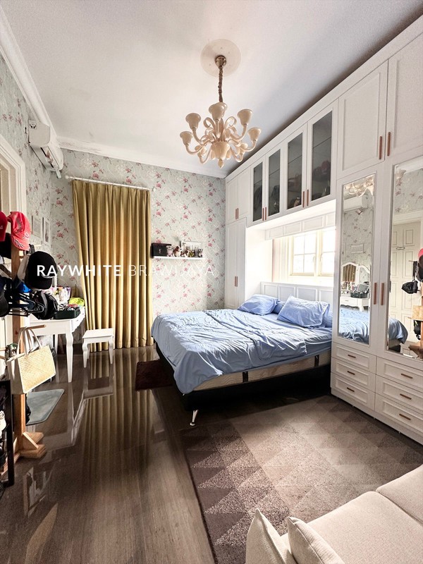 Rumah Mewah Lokasi Strategis Area  Pisangan Raya Cirendeu