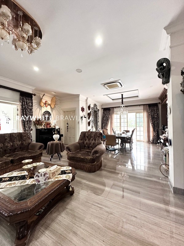 Rumah Mewah Lokasi Strategis Area  Pisangan Raya Cirendeu