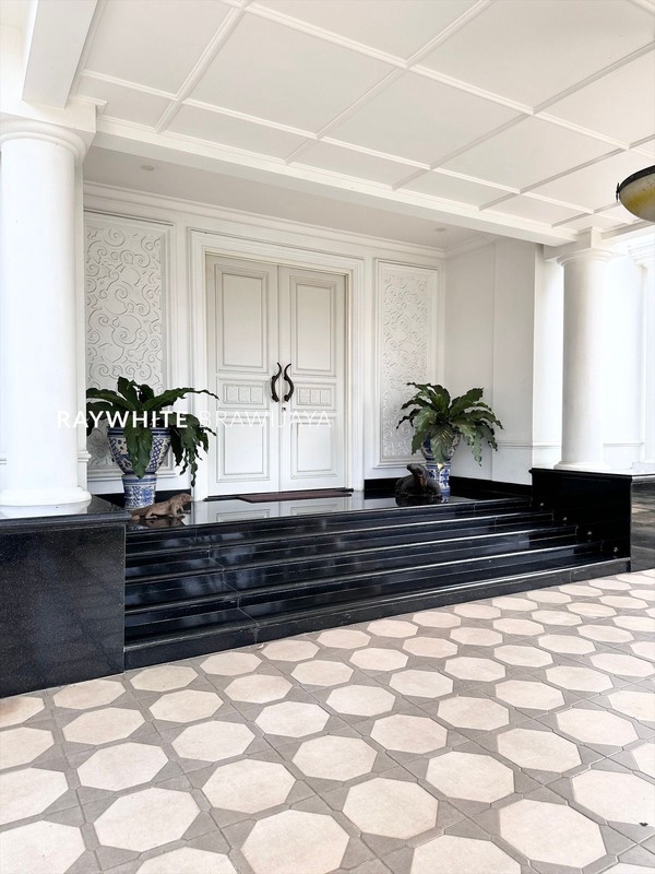 Rumah Mewah Lokasi Strategis Area  Pisangan Raya Cirendeu