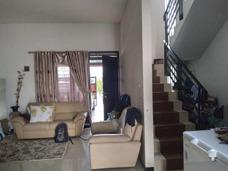 Rumah 2 Lantai dengan Halaman Belakang yang Luas di Grand Sharon