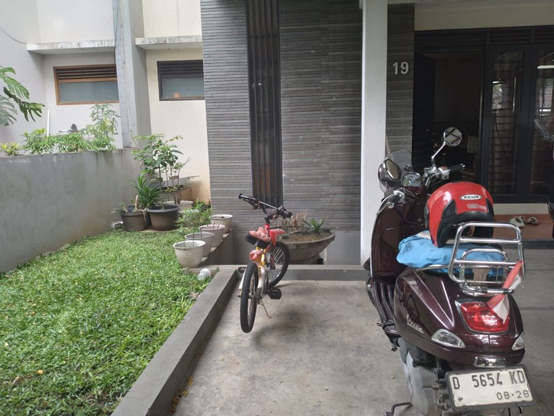 Rumah 2 Lantai dengan Halaman Belakang yang Luas di Grand Sharon