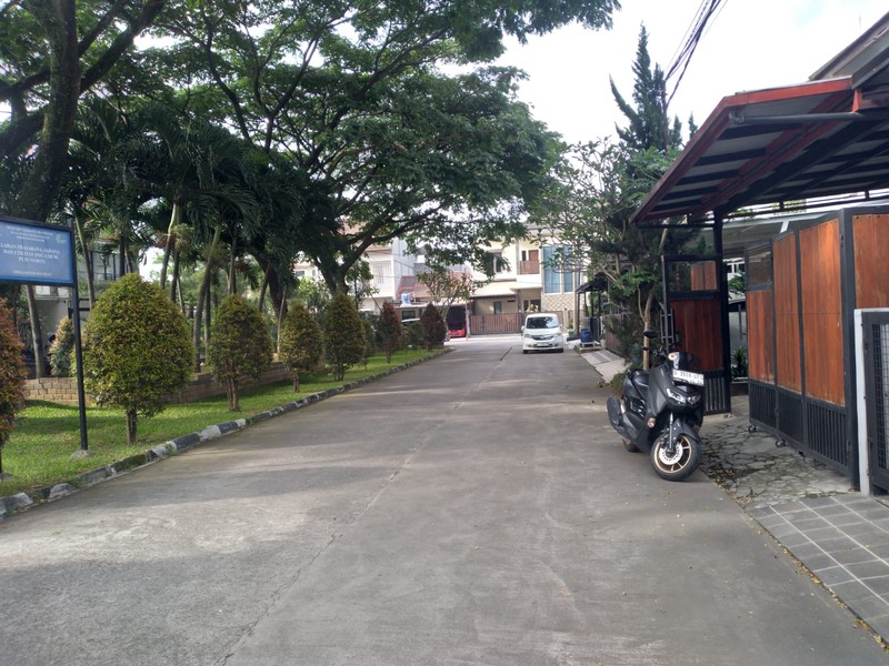 Rumah 2 Lantai dengan Halaman Belakang yang Luas di Grand Sharon