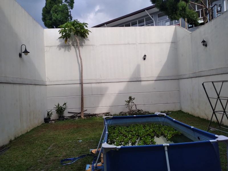 Rumah 2 Lantai dengan Halaman Belakang yang Luas di Grand Sharon