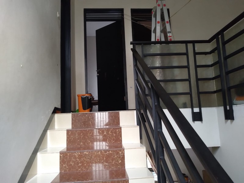 Rumah 2 Lantai dengan Halaman Belakang yang Luas di Grand Sharon