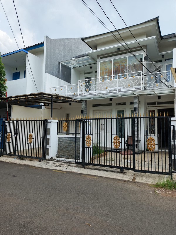 Jual cepat rumah strategis tengah kota di jalan mirah V meruya jakarta barat dki jakarta