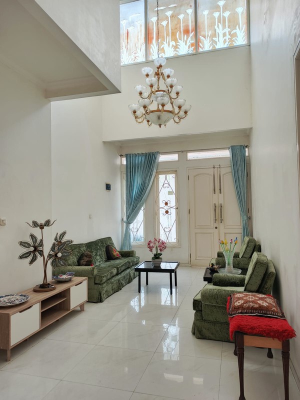 Jual cepat rumah strategis tengah kota di jalan mirah V meruya jakarta barat dki jakarta